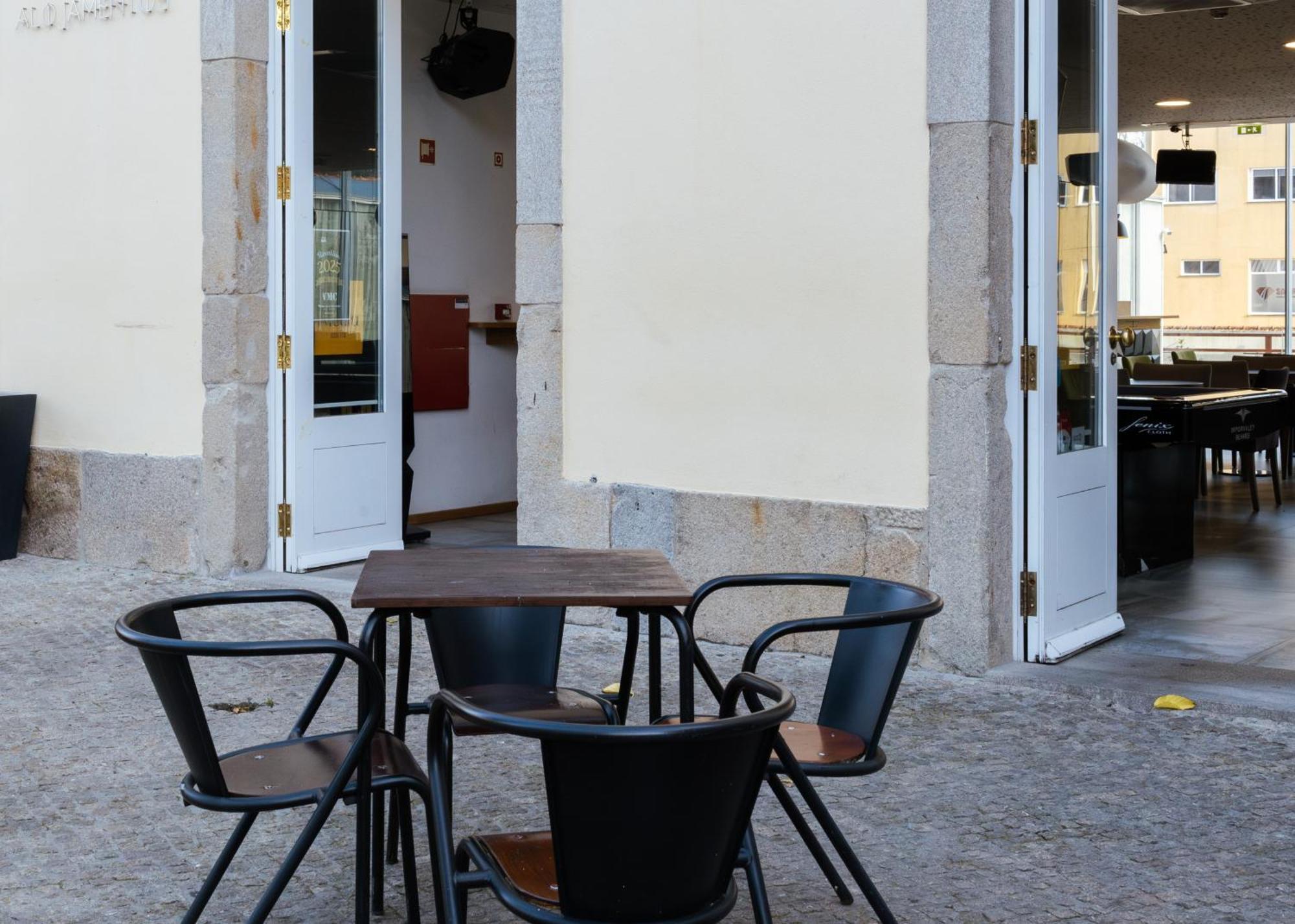 Da Praca Hostel Санта Мария да Фейра Екстериор снимка