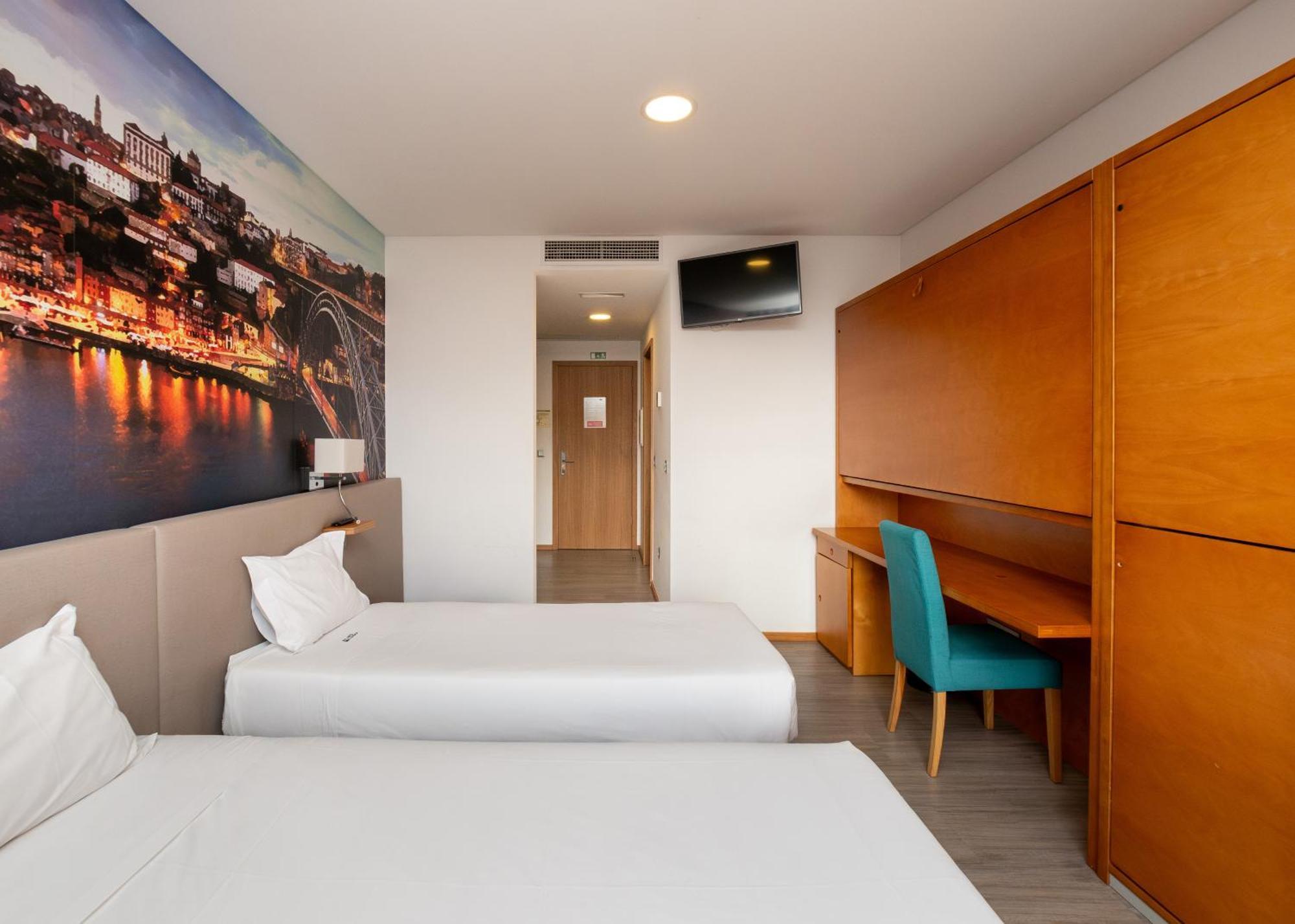 Da Praca Hostel Санта Мария да Фейра Екстериор снимка