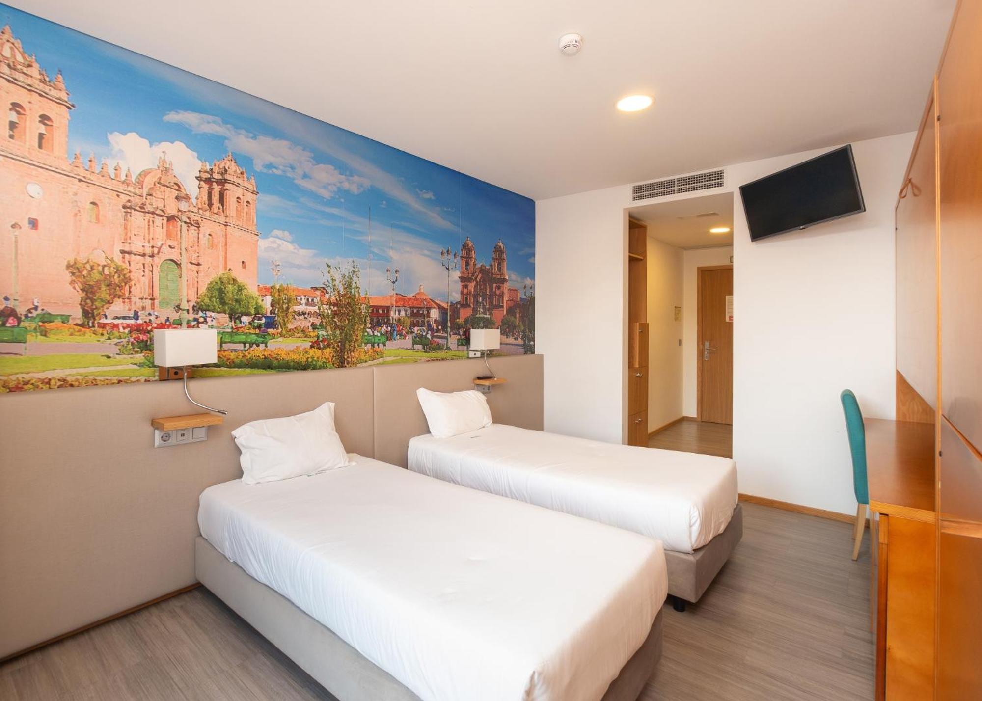 Da Praca Hostel Санта Мария да Фейра Екстериор снимка