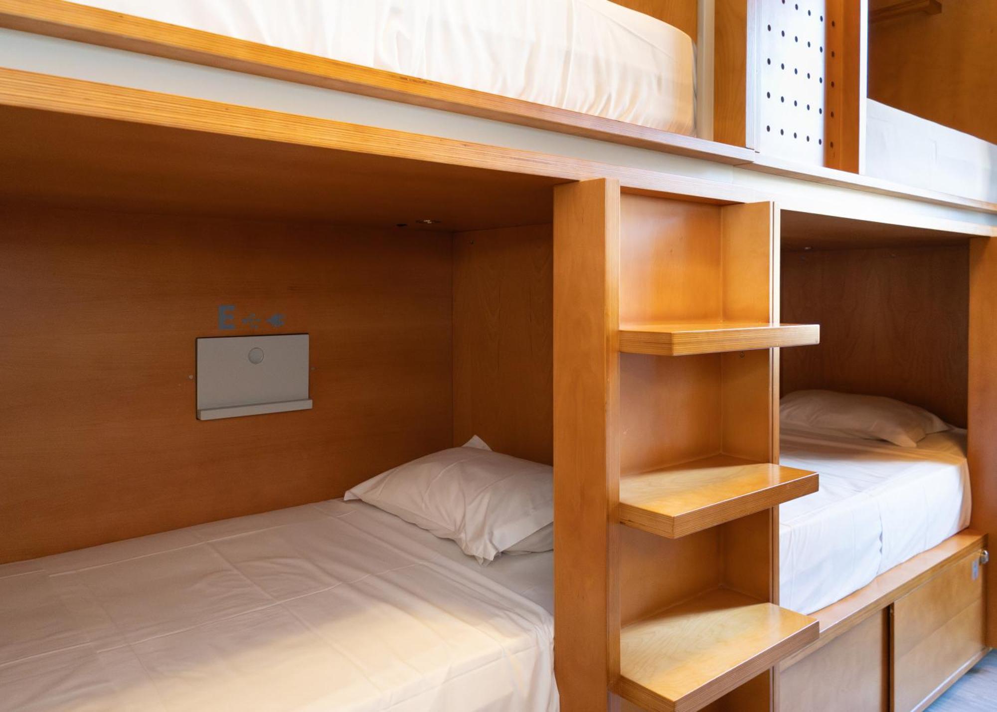 Da Praca Hostel Санта Мария да Фейра Екстериор снимка