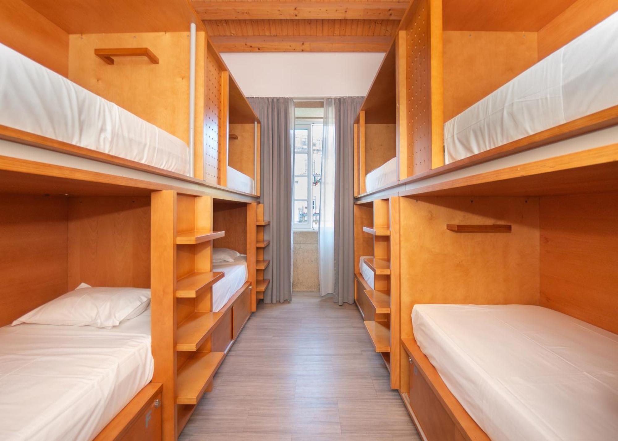 Da Praca Hostel Санта Мария да Фейра Екстериор снимка